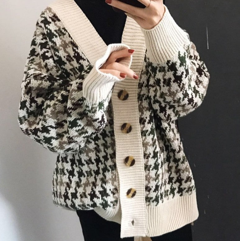 Damen Strickjacke mit modernem Hahnentrittmuster und knöpfbarem Design Mirla-Eva Jonsson