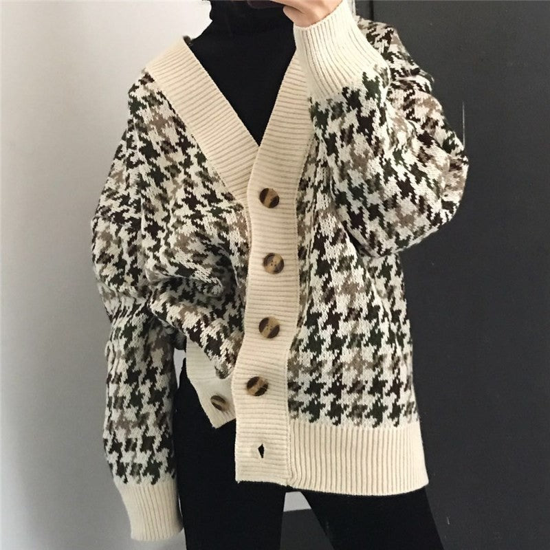 Damen Strickjacke mit modernem Hahnentrittmuster und knöpfbarem Design Mirla-Eva Jonsson