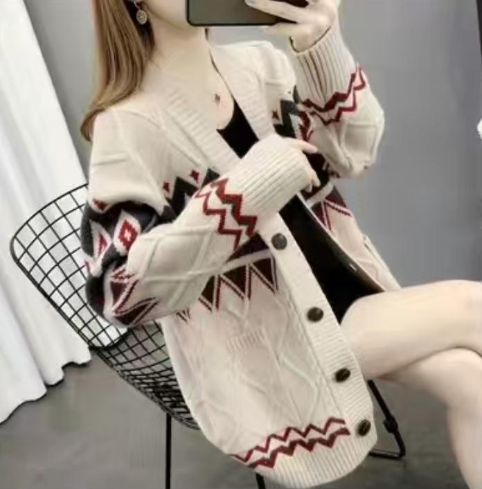 Damen Strickjacke mit modernem Zopf- und geometrischem Muster Eva Jonsson-Eva Jonsson