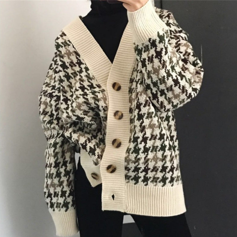 Damen Strickjacke mit modernen Zopfmuster und Holzknöpfen Mirla-Eva Jonsson