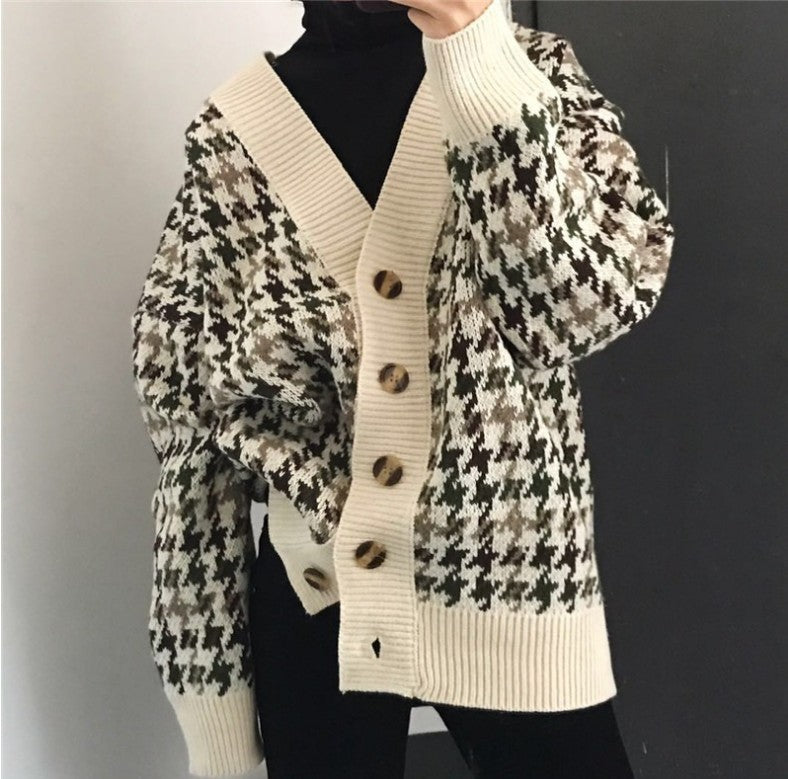 Damen Strickjacke mit modernen Zopfmuster und Holzknöpfen Mirla-Eva Jonsson