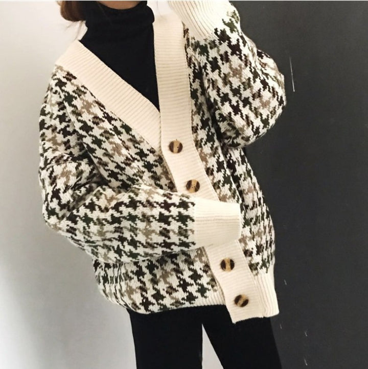 Damen Strickjacke mit modernen Zopfmuster und Holzknöpfen Mirla-Eva Jonsson