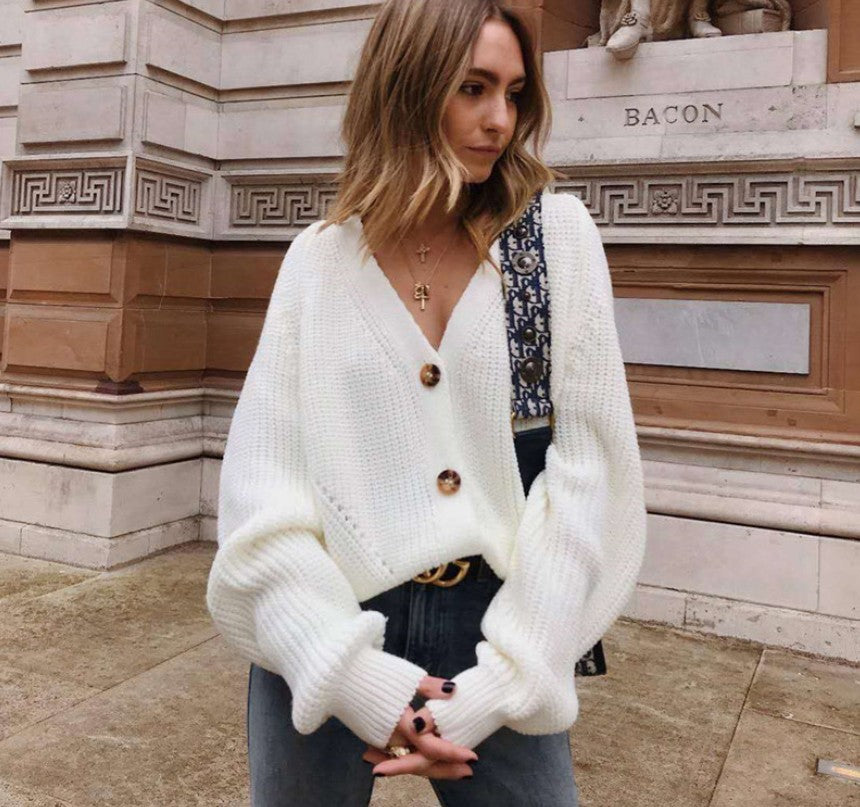 Damen Strickjacke mit tiefem V-Ausschnitt und Knöpfen Mirla-Eva Jonsson