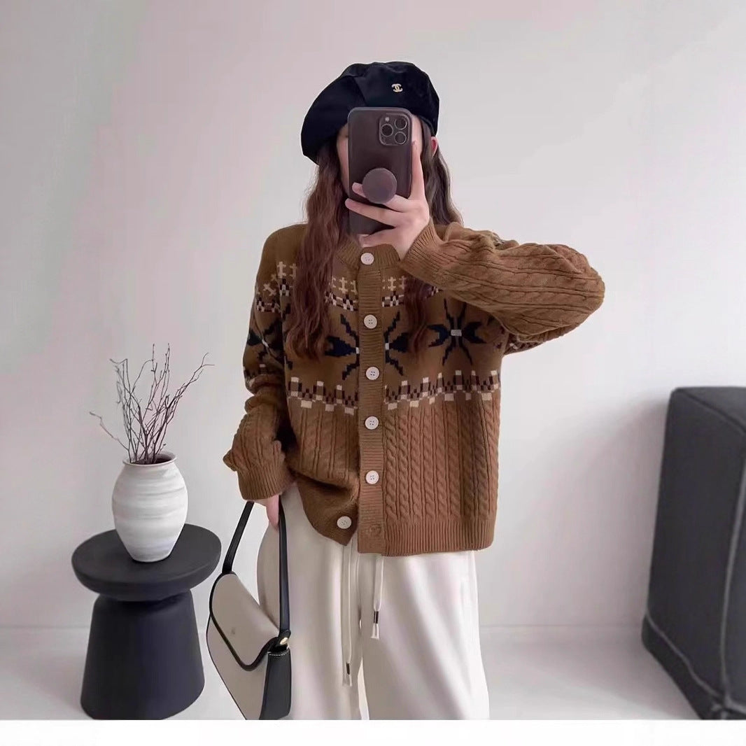 Damen Strickjacke mit traditionellen Mustern und großen Knöpfen Eva Jonsson-Eva Jonsson