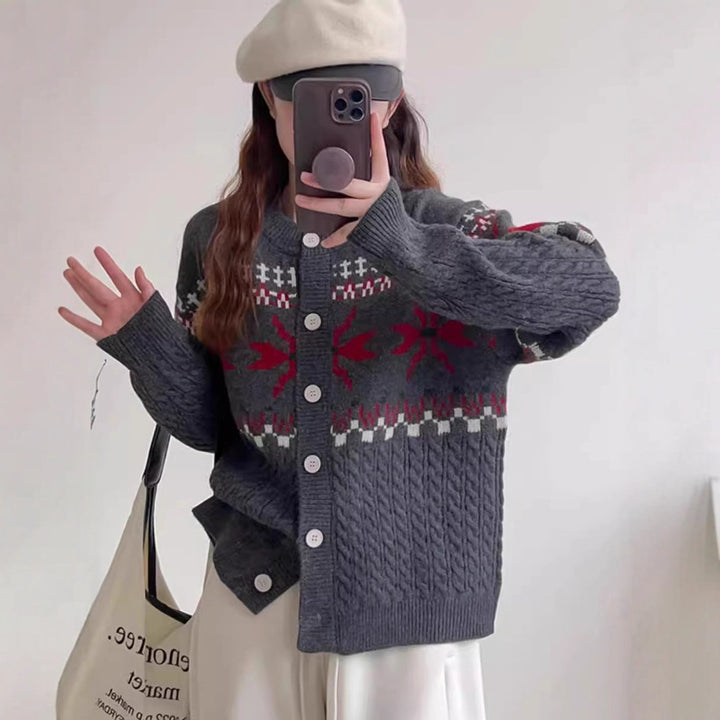 Damen Strickjacke mit traditionellen Mustern und großen Knöpfen Eva Jonsson-Eva Jonsson