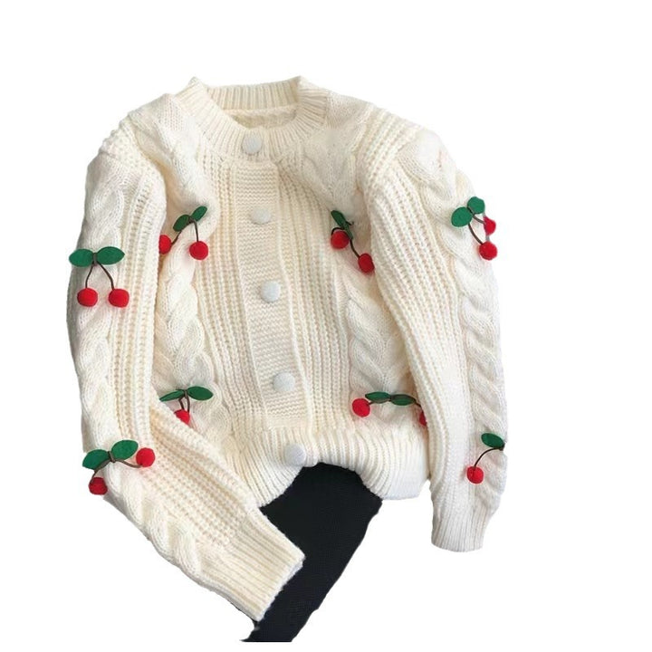 Damen Strickjacke mit verspieltem Kirschmotiv und eleganten Zopfmustern Mirla-Eva Jonsson