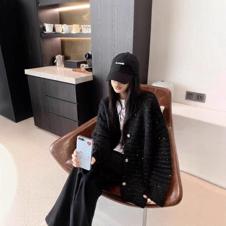 Damen Strickjacke mit voluminösen Ärmeln und einzigartiger Maschenstruktur Mirla-Eva Jonsson