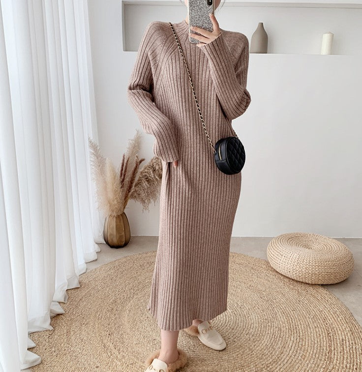 Damen Strickkleid mit ansprechendem Rippdesign und eleganten Schnittdetails Mirla-Eva Jonsson