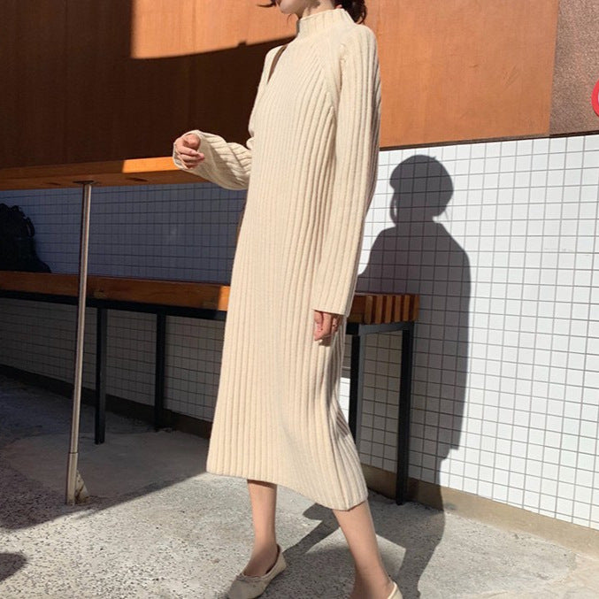 Damen Strickkleid mit ansprechendem Rippdesign und eleganten Schnittdetails Mirla-Eva Jonsson