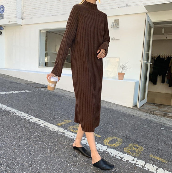 Damen Strickkleid mit ansprechendem Rippdesign und eleganten Schnittdetails Mirla-Eva Jonsson