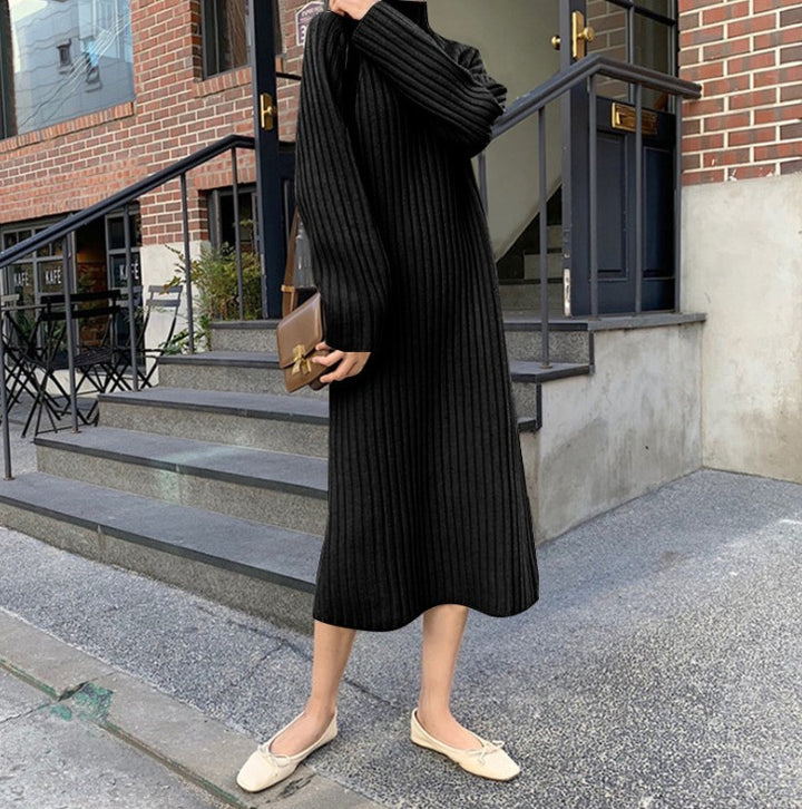 Damen Strickkleid mit ansprechendem Rippdesign und eleganten Schnittdetails Mirla-Eva Jonsson