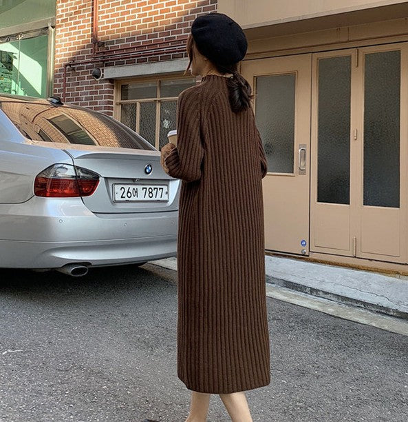 Damen Strickkleid mit ansprechendem Rippdesign und eleganten Schnittdetails Mirla-Eva Jonsson