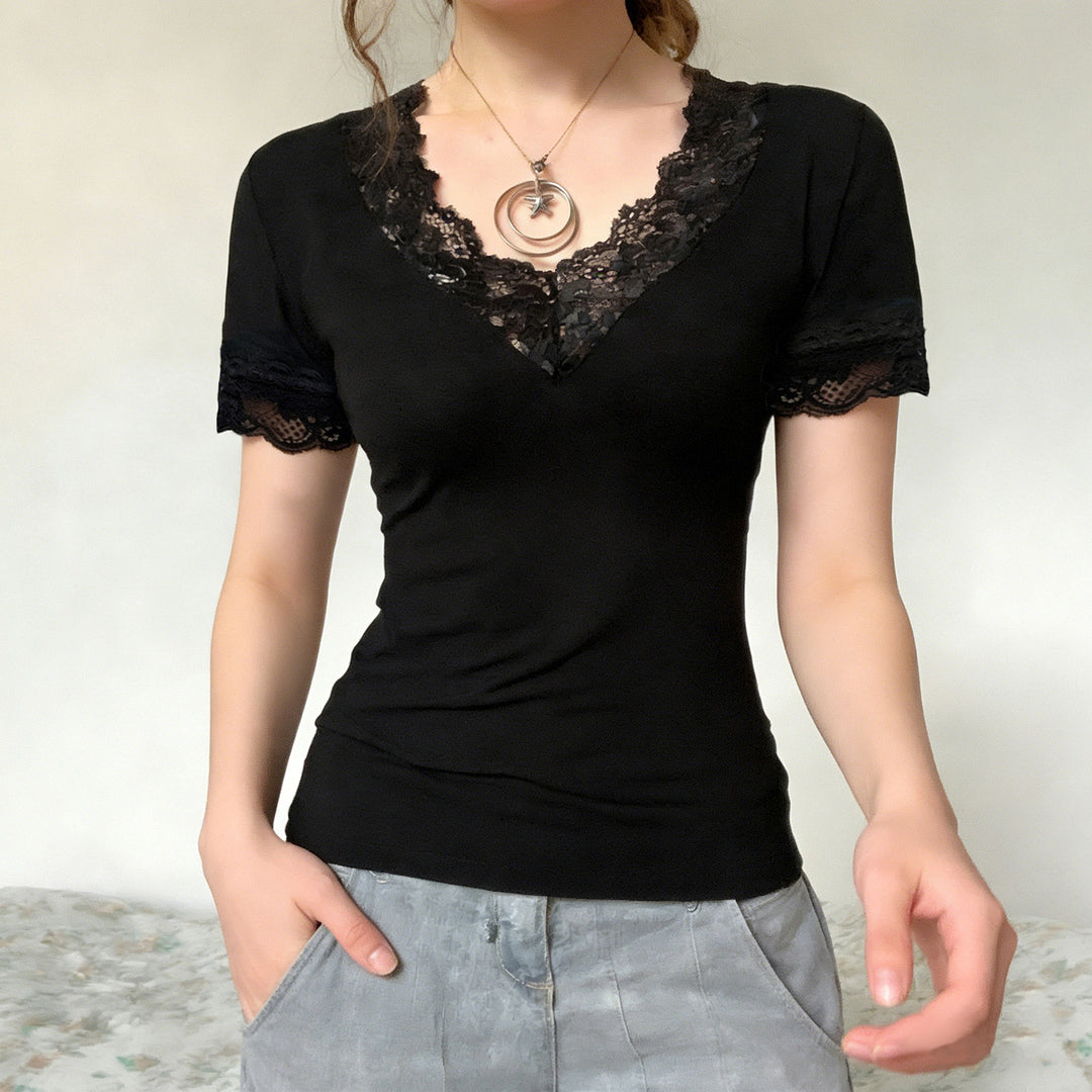 Damen T-Shirt med elegant spetsdetalj Mirla-Eva Jonsson