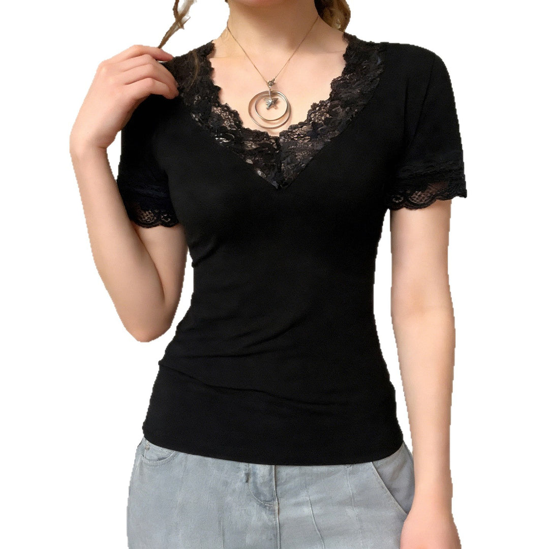 Damen T-Shirt med elegant spetsdetalj Mirla-Eva Jonsson
