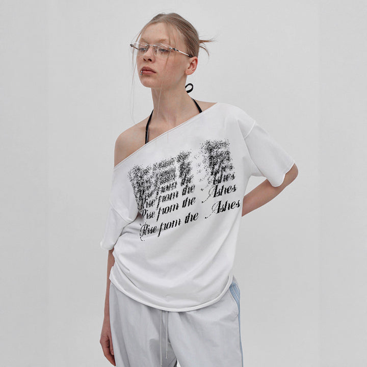 Damen T-shirt med modernt V-urringning och glittrande strasskors Mirla-Eva Jonsson
