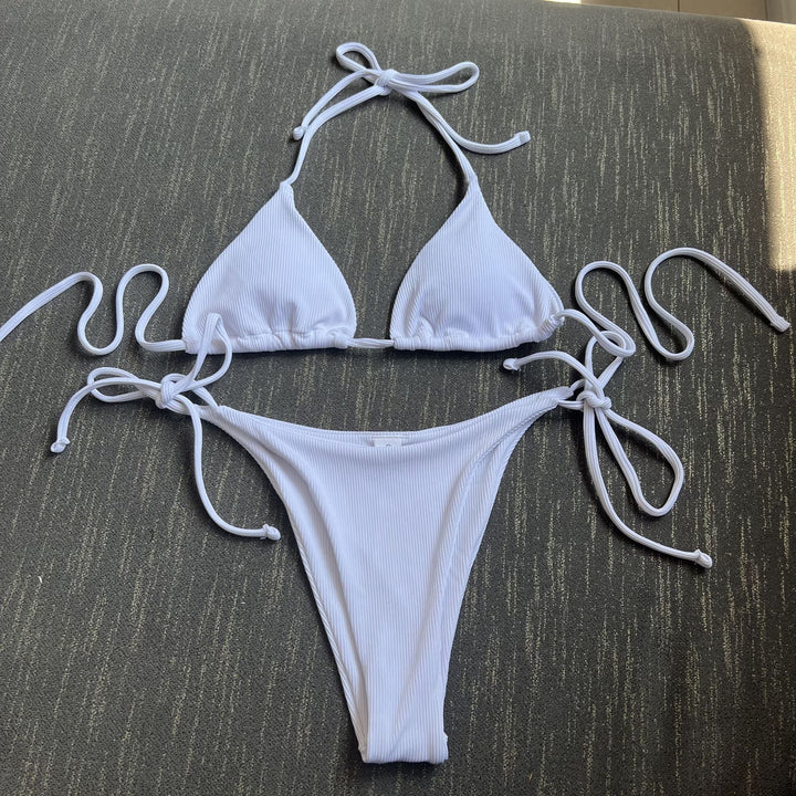Damen Triangel-Bikini-Set med justerbara bindband och ribbat design Mirla-Eva Jonsson