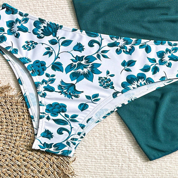 Damen Triangle Bikini Set med blommönster och matchande omslagskjol Mirla-Eva Jonsson