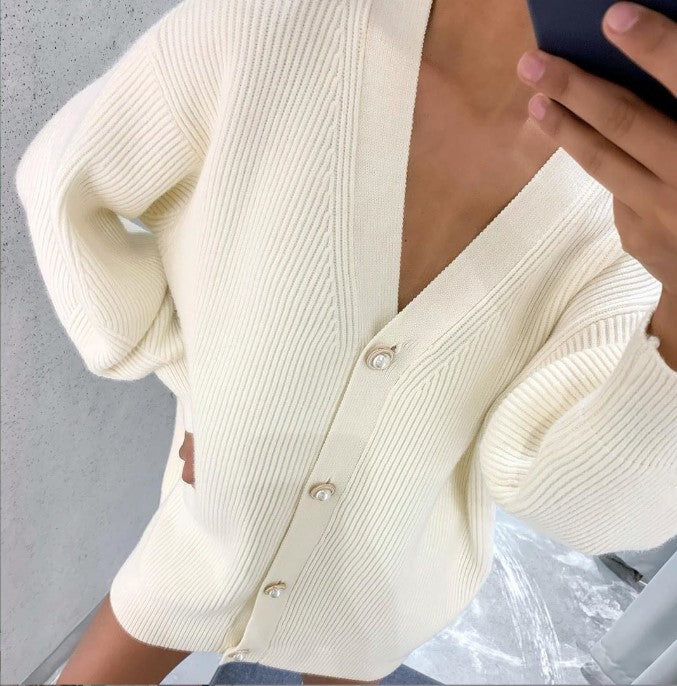 Damen Übergroße Strickjacke mit tiefem V-Ausschnitt und eleganten Knöpfen Mirla-Eva Jonsson
