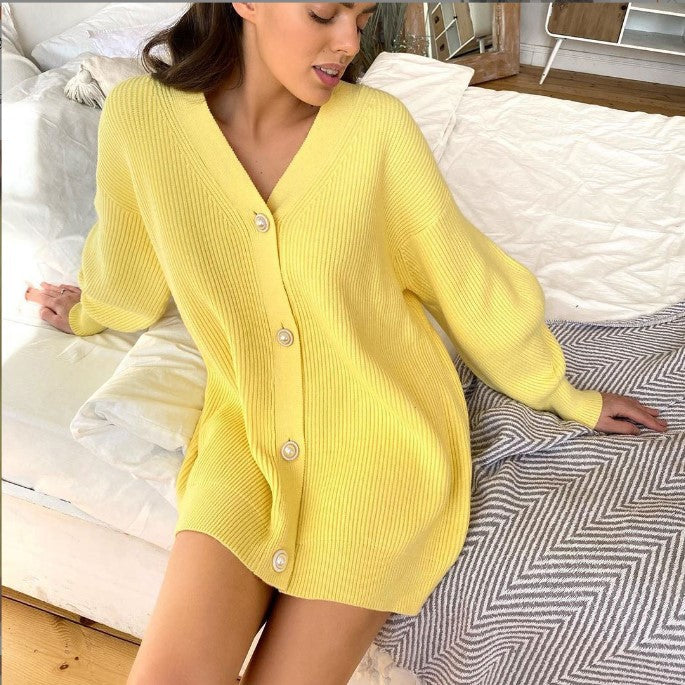 Damen Übergroße Strickjacke mit tiefem V-Ausschnitt und eleganten Knöpfen Mirla-Eva Jonsson