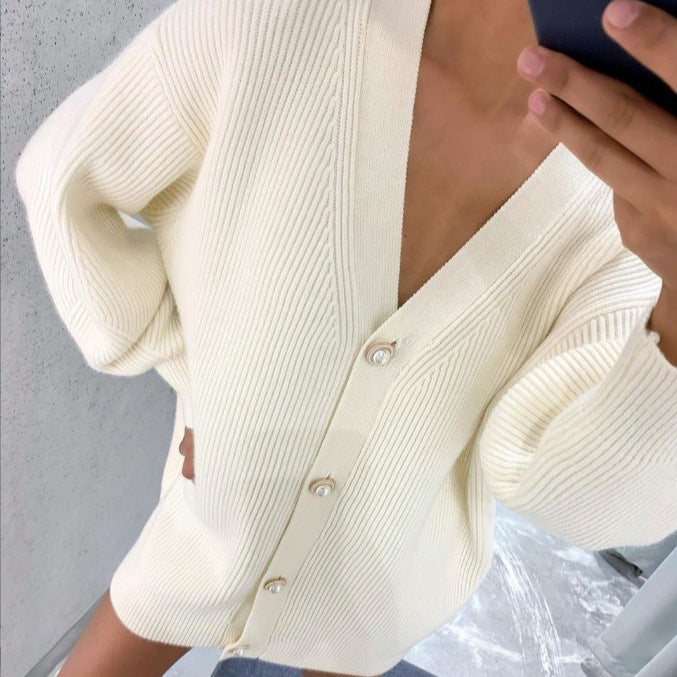 Damen Übergroße Strickjacke mit tiefem V-Ausschnitt und eleganten Knöpfen Mirla-Eva Jonsson