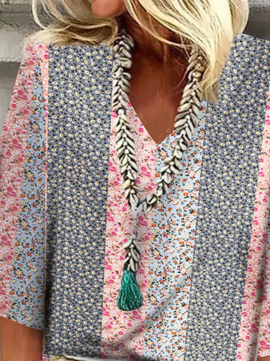Damen V-nack blus med blommönster och praktiska fickor Mirla-Eva Jonsson
