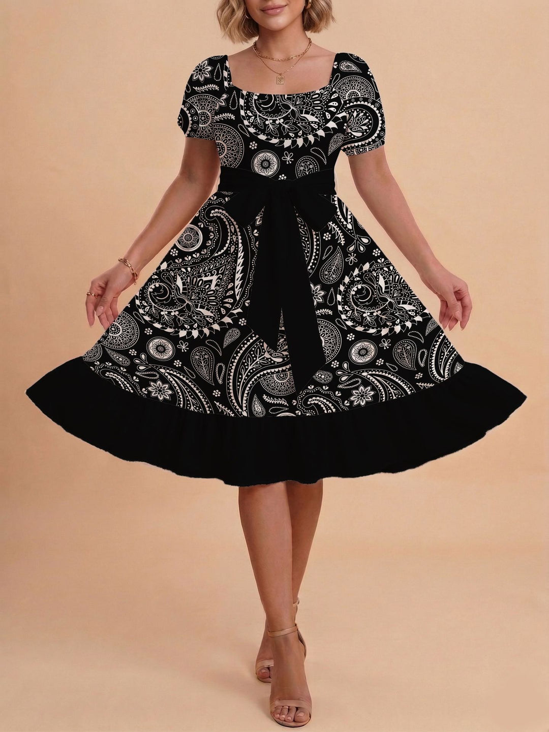 Damen Verspieltes Maxikleid mit Bärenmuster und taillierbarem Band Mirla-Eva Jonsson