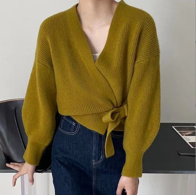 Damen Wickelstrickjacke mit weit geschnittenen Ärmeln und Taillengürtel Mirla-Eva Jonsson