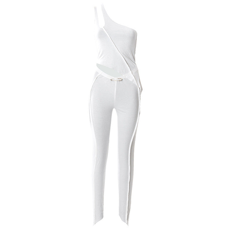 Damen asymmetrisk jumpsuit med modernt cut-out och elegant midjesnitt Mirla-Eva Jonsson