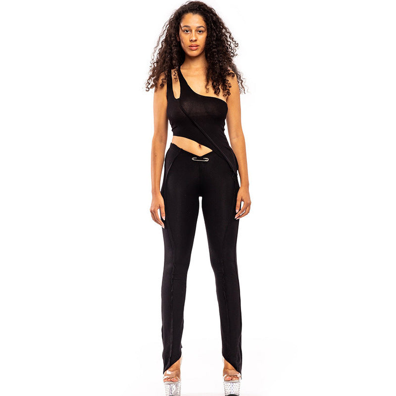 Damen asymmetrisk jumpsuit med modernt cut-out och elegant midjesnitt Mirla-Eva Jonsson
