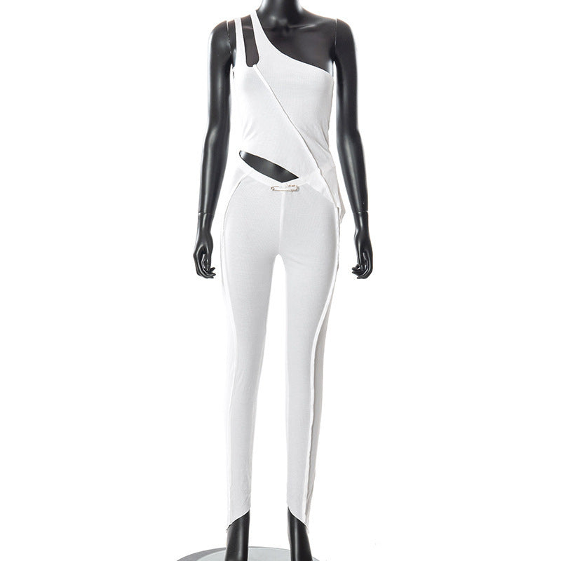 Damen asymmetrisk jumpsuit med modernt cut-out och elegant midjesnitt Mirla-Eva Jonsson
