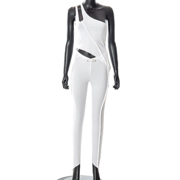 Damen asymmetrisk jumpsuit med modernt cut-out och elegant midjesnitt Mirla-Eva Jonsson