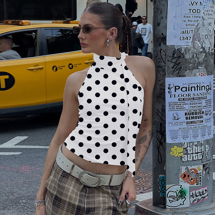 Damen asymmetrisk polka prick topp med höga skärlinjer och elegant halterdesign Mirla-Eva Jonsson