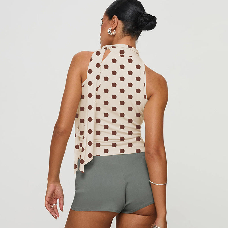 Damen asymmetrisk polka prick topp med höga skärlinjer och elegant halterdesign Mirla-Eva Jonsson