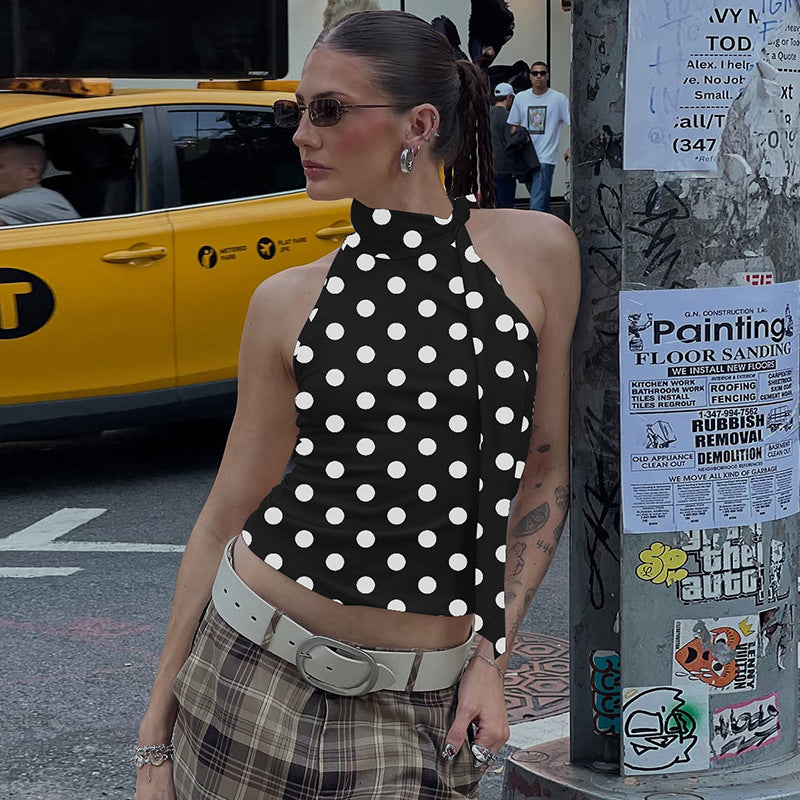 Damen asymmetrisk polka prick topp med höga skärlinjer och elegant halterdesign Mirla-Eva Jonsson