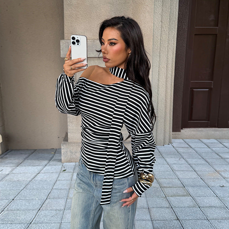 Damen asymmetrisk randigt topp med off-shoulder design och elegant knut Mirla-Eva Jonsson