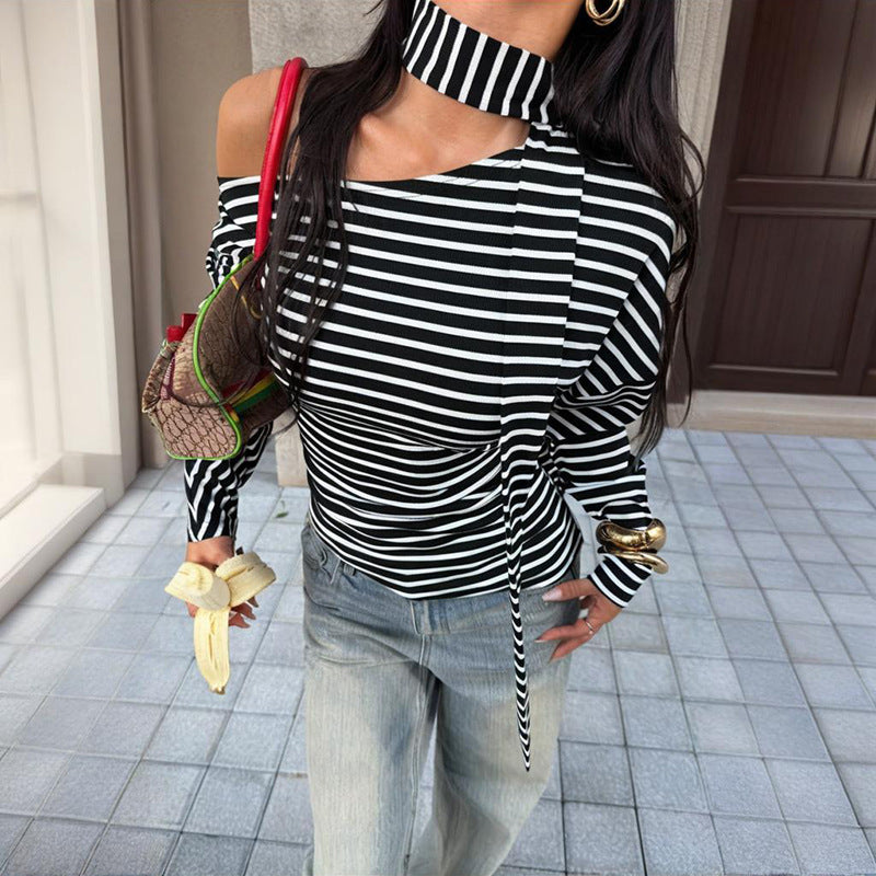 Damen asymmetrisk randigt topp med off-shoulder design och elegant knut Mirla-Eva Jonsson