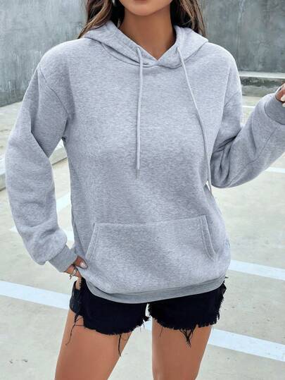Damen avslappnad hoodie med bekväm passform och praktiska fickor Mirla-Eva Jonsson