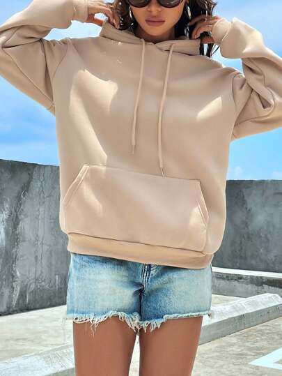 Damen avslappnad hoodie med bekväm passform och praktiska fickor Mirla-Eva Jonsson