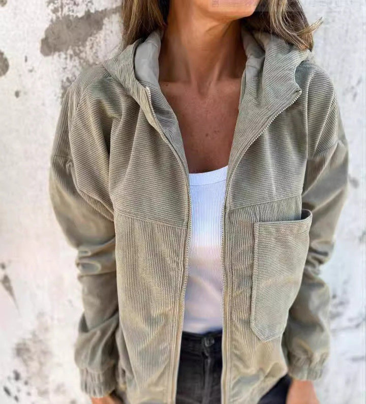 Damen avslappnad kordjacka med praktiska fickor och elegant dragkedja Mirla-Eva Jonsson