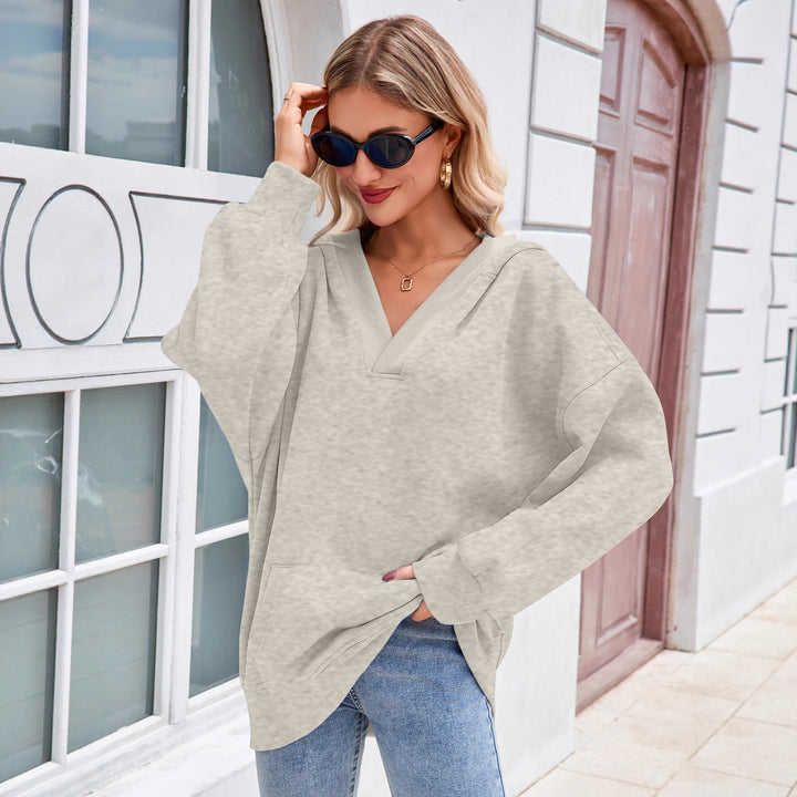 Damen avslappnad oversized hoodie med djup V-ringning och praktiska fickor Mirla-Eva Jonsson