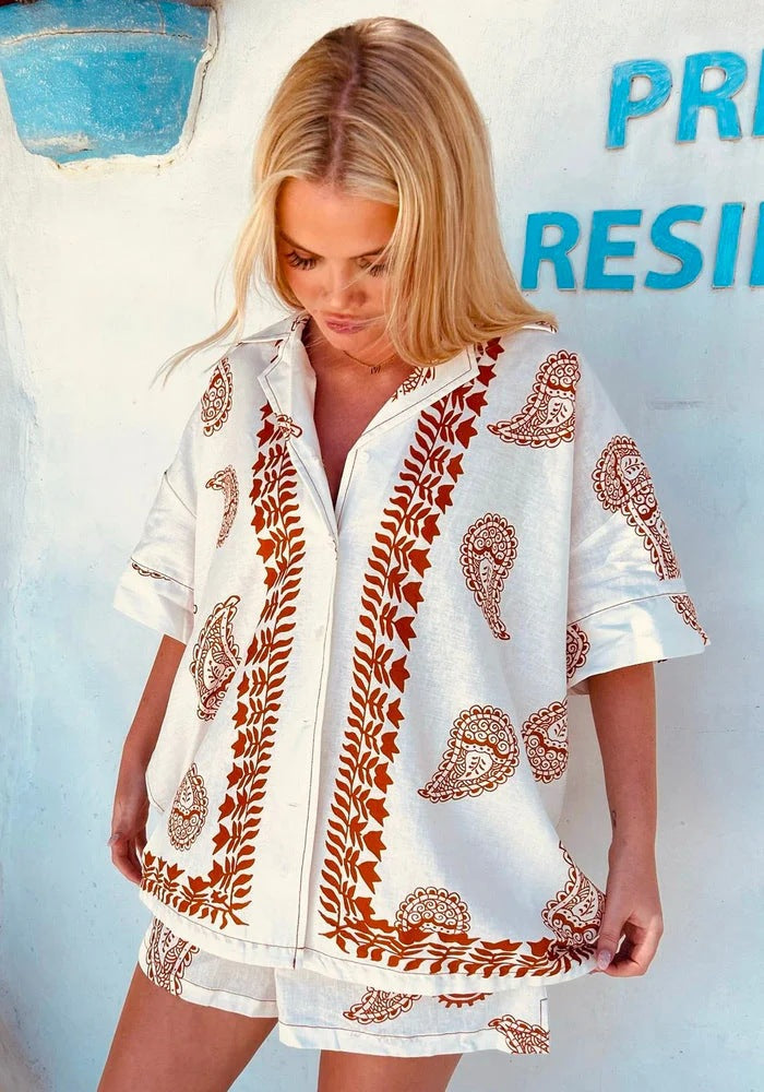 Damen avslappnad oversized skjorta med blommönster Mirla-Eva Jonsson