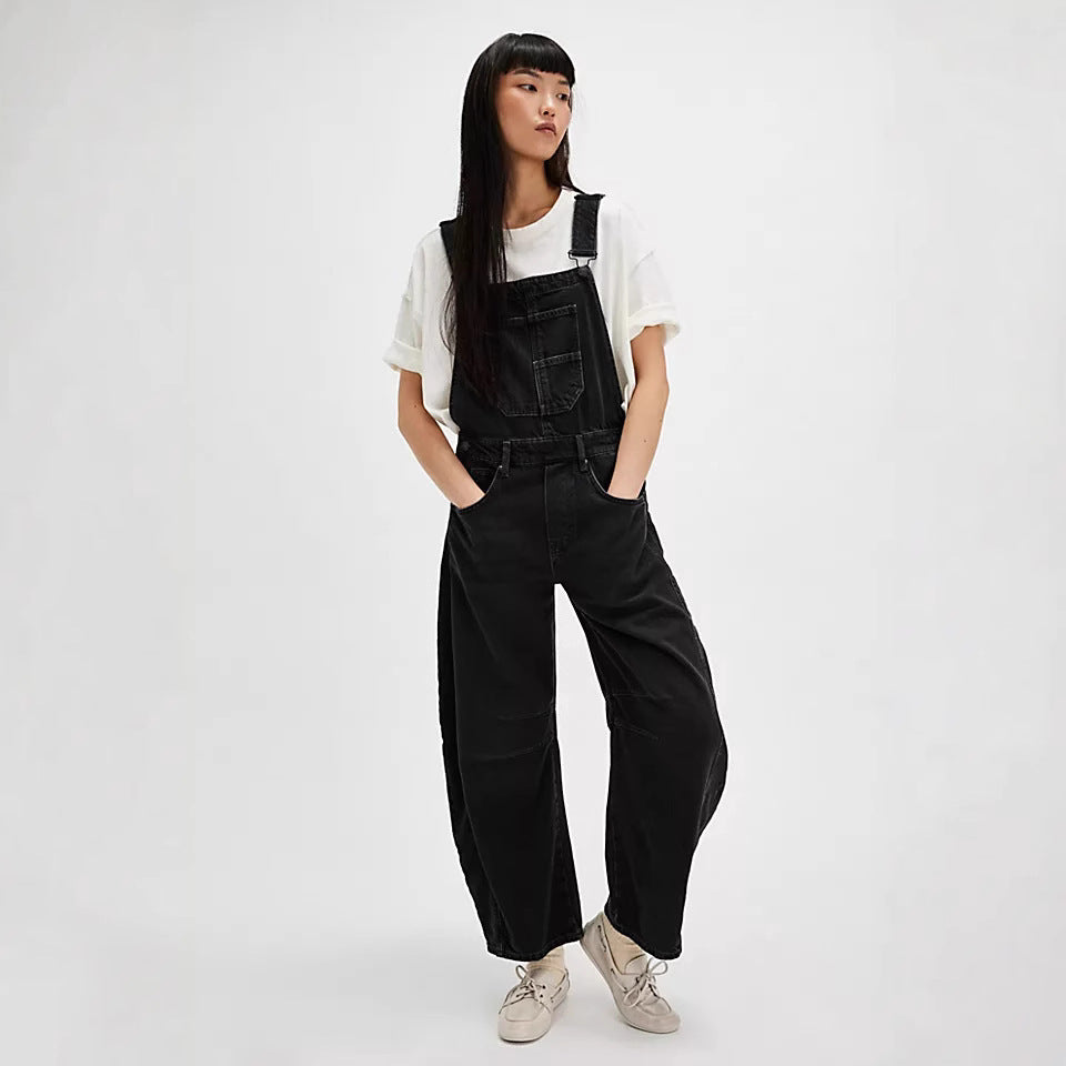 Damen avslappnade denim hängselbyxor i modern design med justerbara axelremmar Mirla-Eva Jonsson