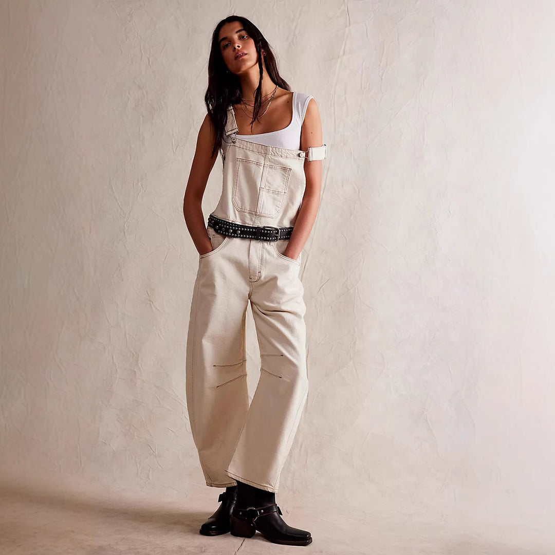 Damen avslappnade denim hängselbyxor i modern design med justerbara axelremmar Mirla-Eva Jonsson