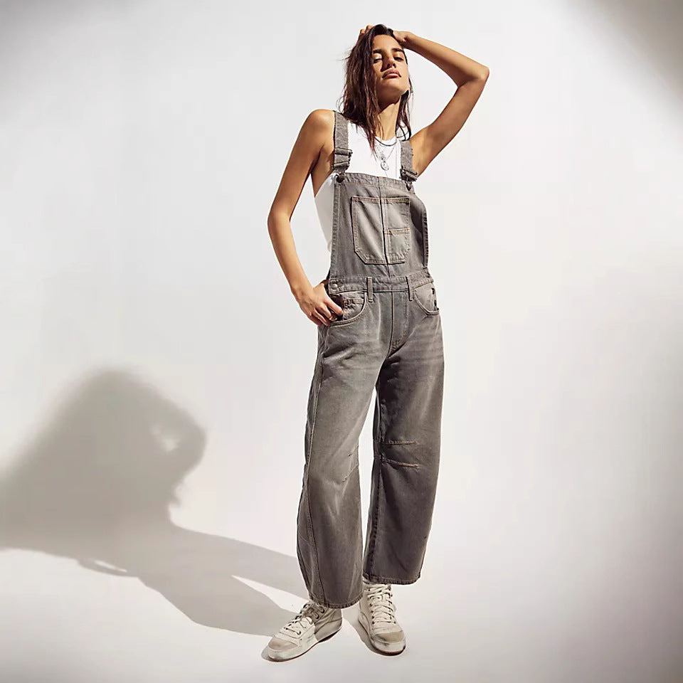 Damen avslappnade denim hängselbyxor i modern design med justerbara axelremmar Mirla-Eva Jonsson