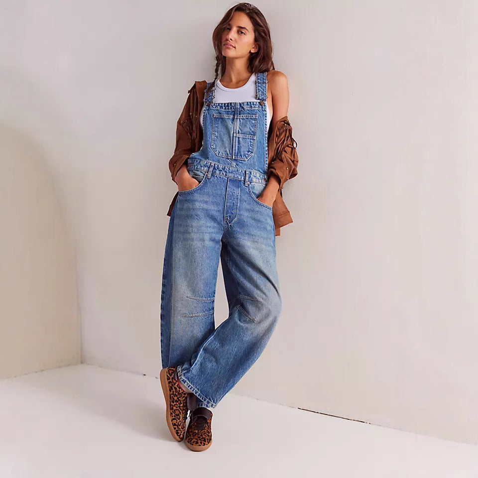 Damen avslappnade denim hängselbyxor i modern design med justerbara axelremmar Mirla-Eva Jonsson
