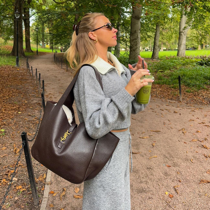 Damen avslappnat hoodie-set med vida byxor och överdimensionerad krage Mirla-Eva Jonsson
