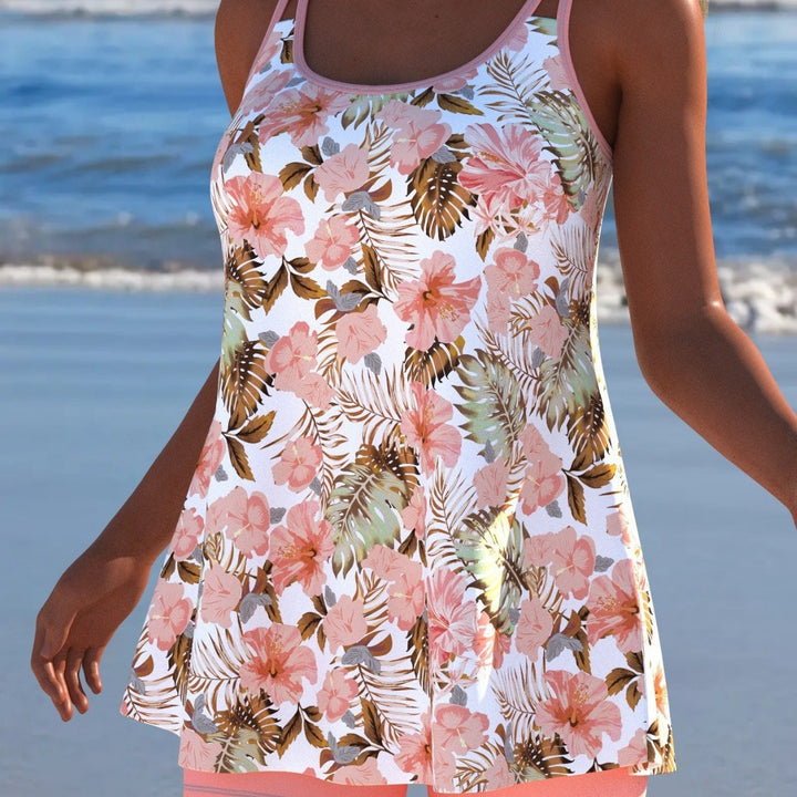 Damen baddräkt i plisserad stil med blommönster och bekväm shorts Mirla-Eva Jonsson