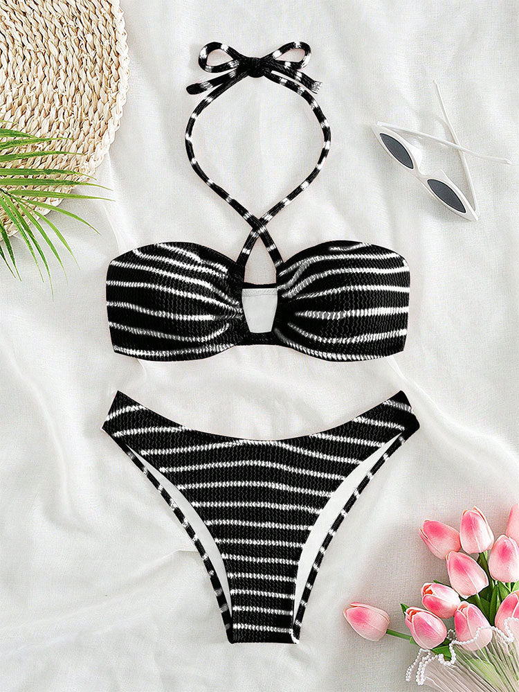 Damen bandeau bikini med tidlös randigt mönster och elegant snörning Mirla-Eva Jonsson
