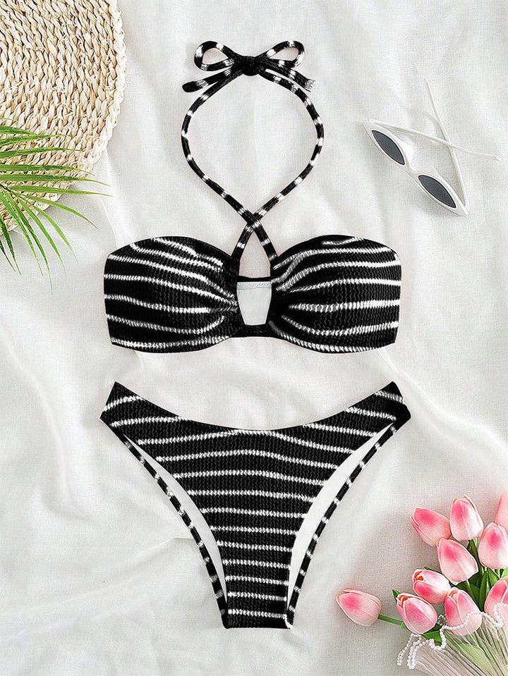 Damen bandeau bikini med tidlös randigt mönster och elegant snörning Mirla-Eva Jonsson