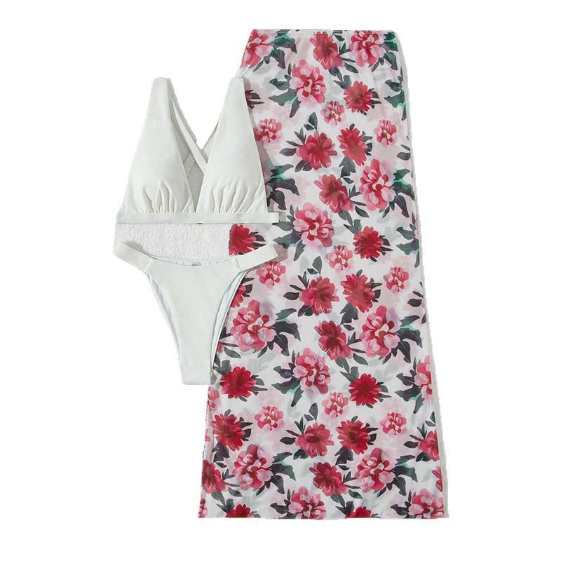 Damen bikini set med elegant omslagkjol och diskret triangelöverdel Mirla-Eva Jonsson
